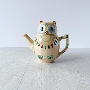 1970's Chinese teapot in the shape of an owl | Mother-of-pearl glaze in brique |